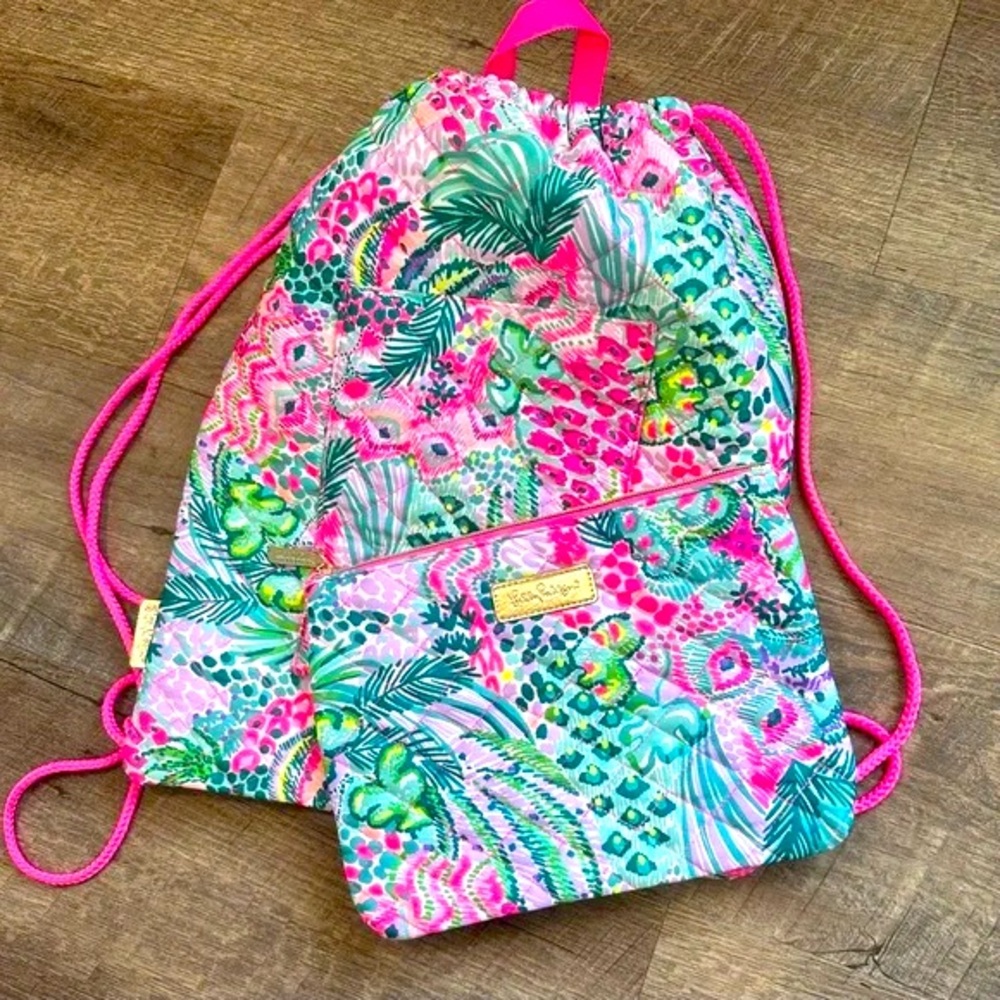 ⬇️Price Drop! NWT Lilly Pulitzer GWP quilted workout bag & oversized pouch set